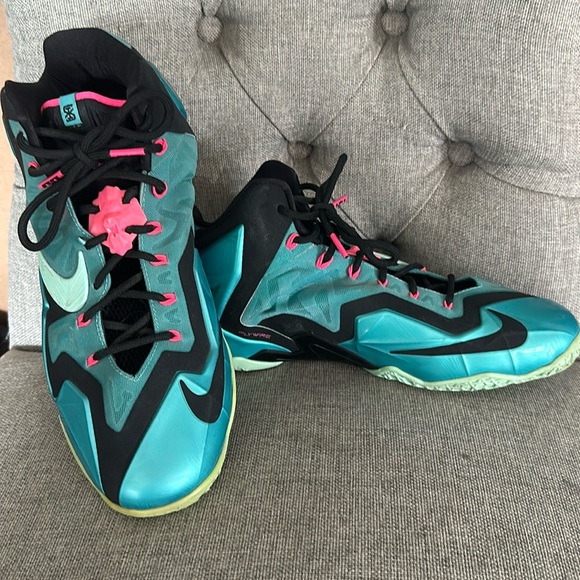 Lebron 11 south Beach Nikes size 11.5 - Picture 1 of 6